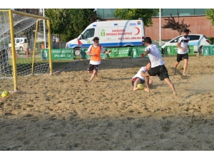 Eskişehir’de Plaj Futbolu Turnuvası Başladı