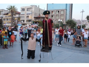 Kuşadası Tiyatro Festivali Devam Ediyor