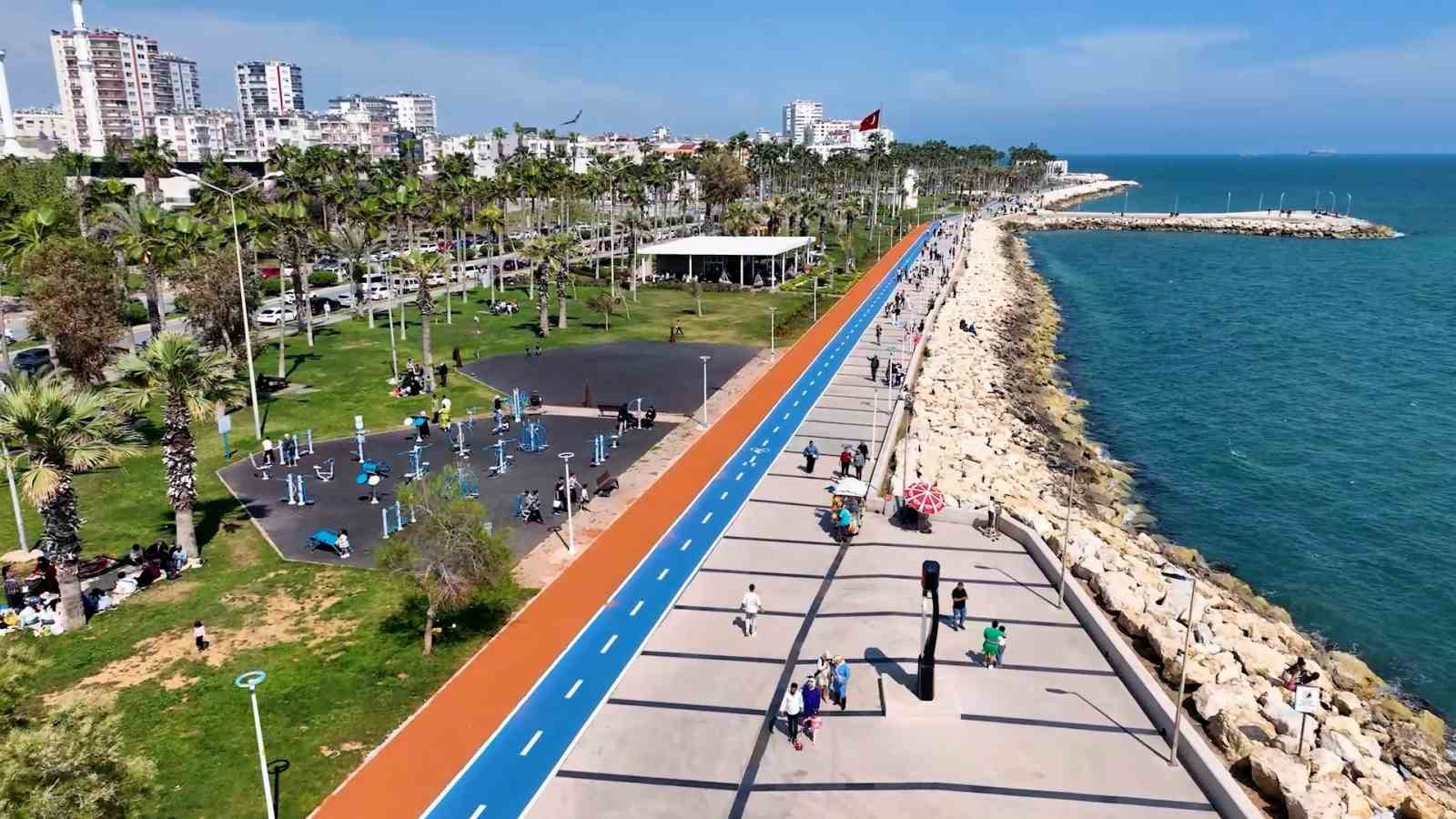 mersin-in-560-bin-metrekarelik-kultur-parkinda-bakim-calismalari-suruyor
