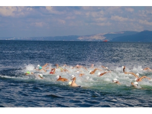 Kulaçlar Değirmendere’de Atıldı