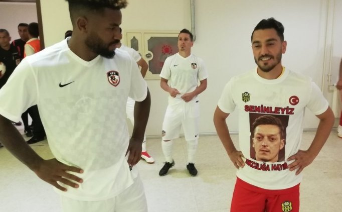 Yeni Malatyasporlu Futbolculardan Mesut Özil'e Destek