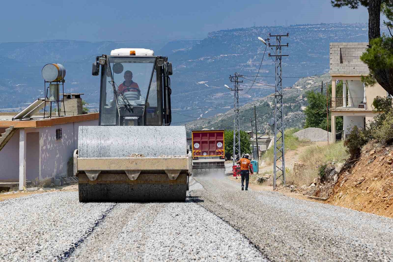 mersin-de-5-mahalleyi-birbirine-baglayan-yolda-2-etap-tamamlandi