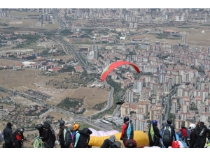 Türkiye Yamaç Paraşütü Mesafe Yarışması Başladı