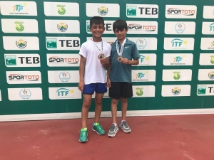 Ağrı’lı Minik Tenisçiler Artvin’de Şampiyon Oldu