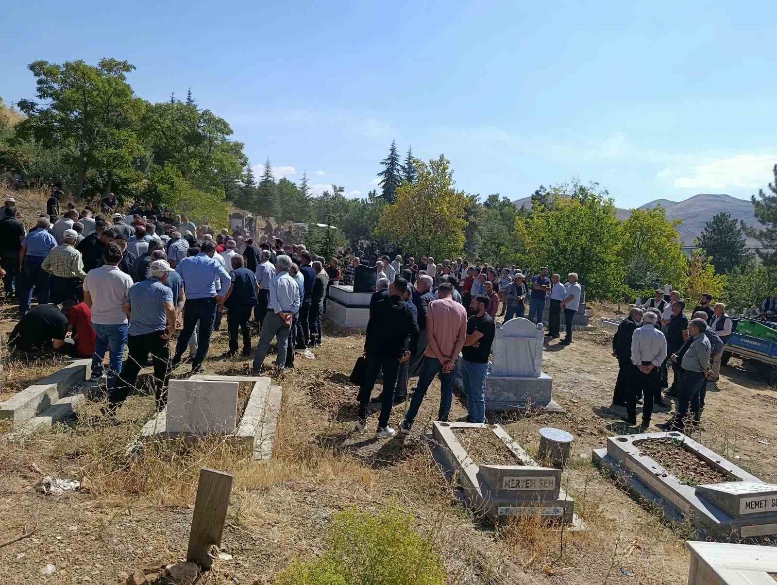 malatya-da-kazada-hayatini-kaybeden-saglik-calisani-genc-son-yolculuguna-ugurlandi