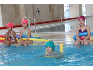 Turgutlu’da Yüzme Takımının Temelleri Atılıyor