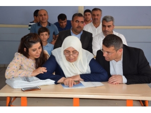 73 Yaşındaki Kadının Okuma Azmi