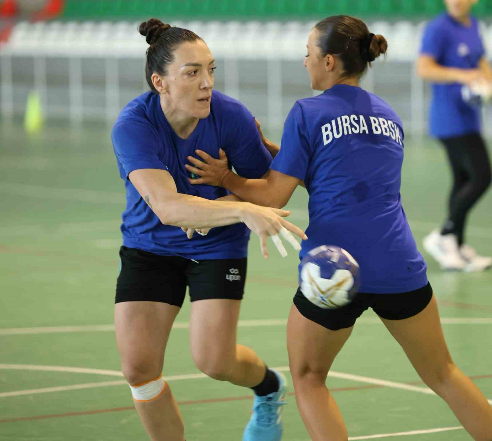 bursa-buyuksehir-belediyespor-kadin-hentbol-takimi-nda-kadro-yapilanmasini-tamamladi
