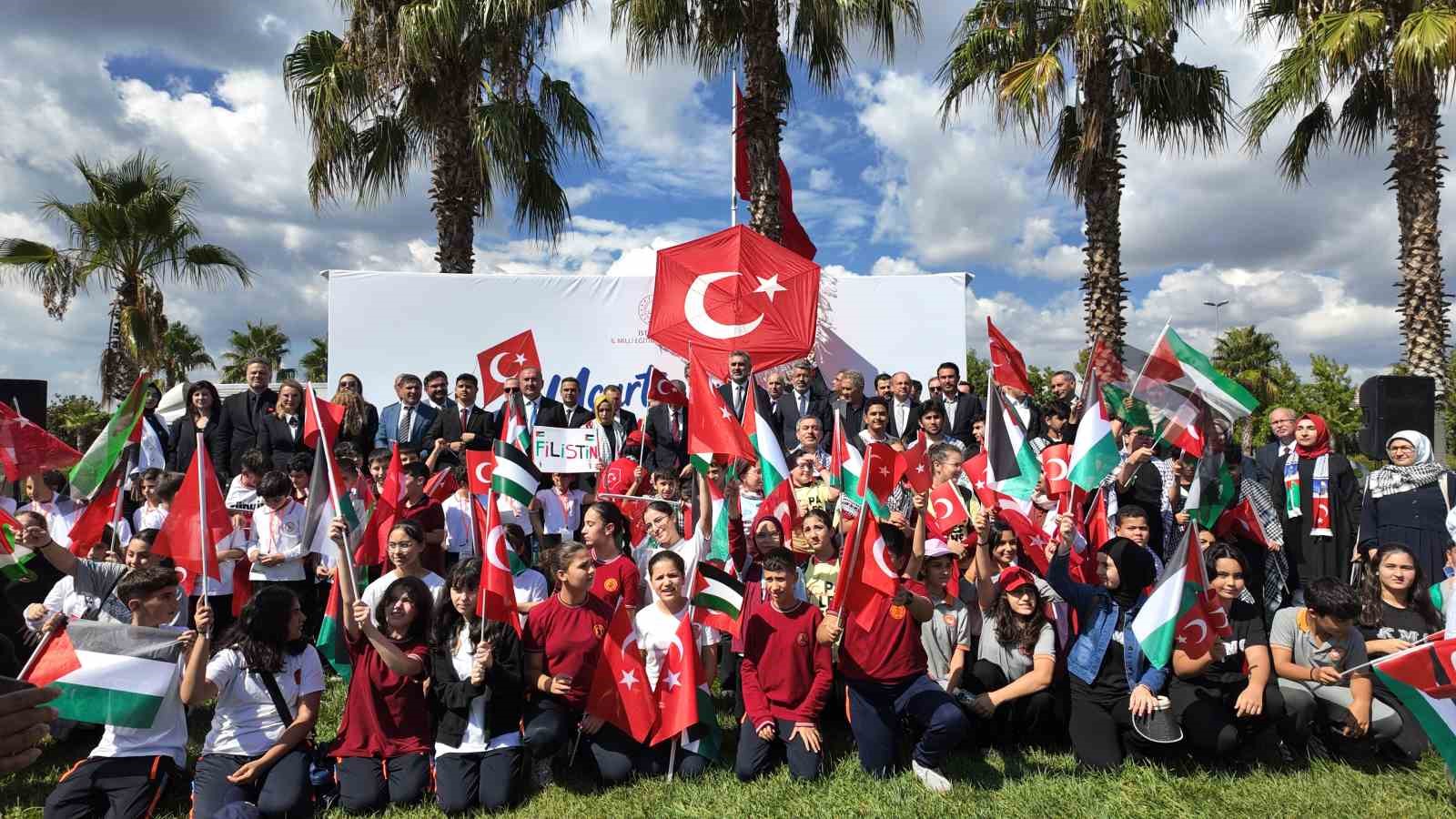 maltepe-de-ucurtmalar-gazze-icin-havalandi-ucurtmalar-vurulmasin-cocuklar-oldurulmesin