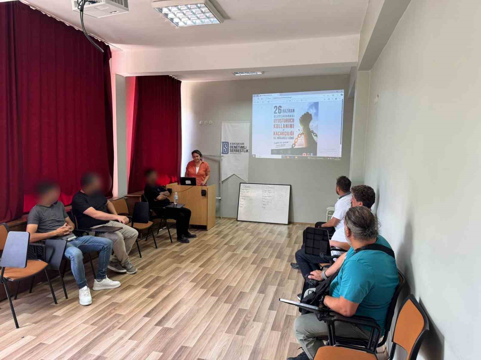 eskisehir-de-yukumlulere-uyusturucuyla-mucadele-semineri-verildi