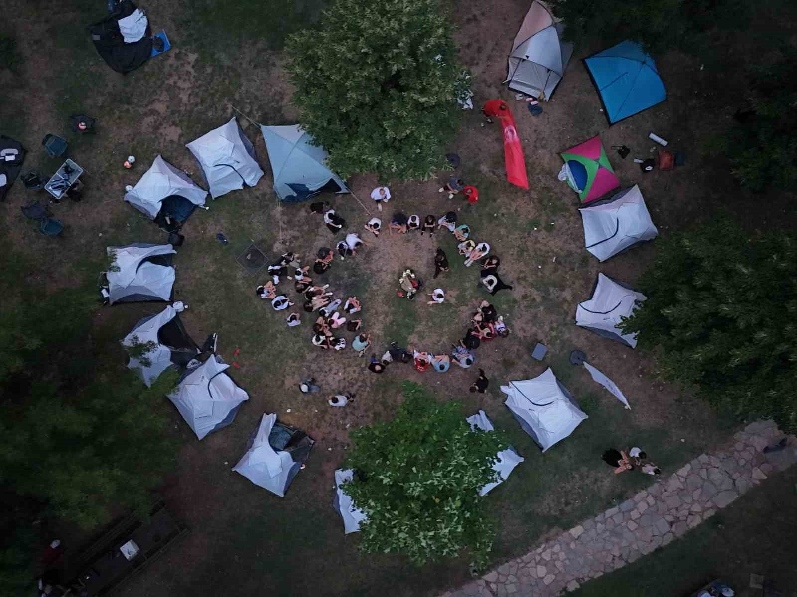 mutluluklari-gozlerinden-okundu