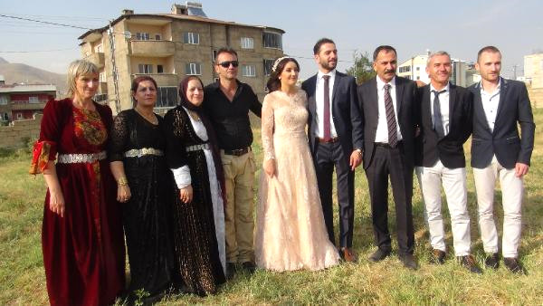 Adana'ya Fransız Gelin Geldi, Gelinin Akrabaları Da Düğüne Katıldı