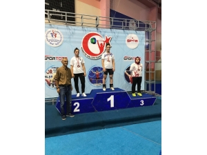 Halterde Kağıtspor Zirvede