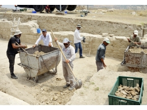 2 Bin Yıllık Sokak Gün Yüzüne Çıkıyor