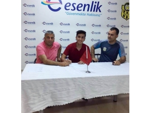 Yeni Malatyaspor, Altyapıdan 3 İsmi Profesyonel Yaptı