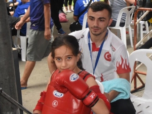 Hakkari’li Gezemnur Tatlı, Muaythaide Dünya Üçüncüsü Oldu