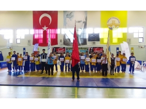 Kuşak Güreşi Gençler Türkiye Şampiyonası Başladı