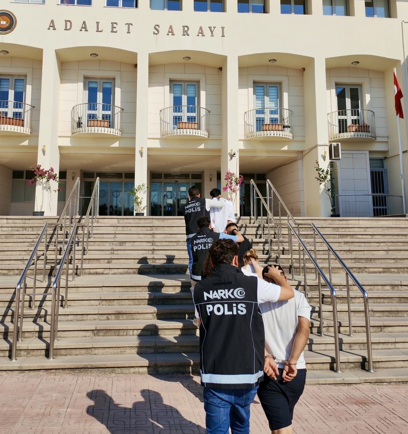bodrum-daki-uyusturucu-operasyonunda-3-supheli-tutuklandi