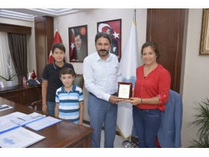 Seyitgazili Öğrenciler Atık Pil Yarışmasından Ödülle Döndü