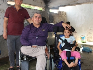 Engelli Maaşıyla Engelli Kıza Tekerlekli Sandalye Aldı