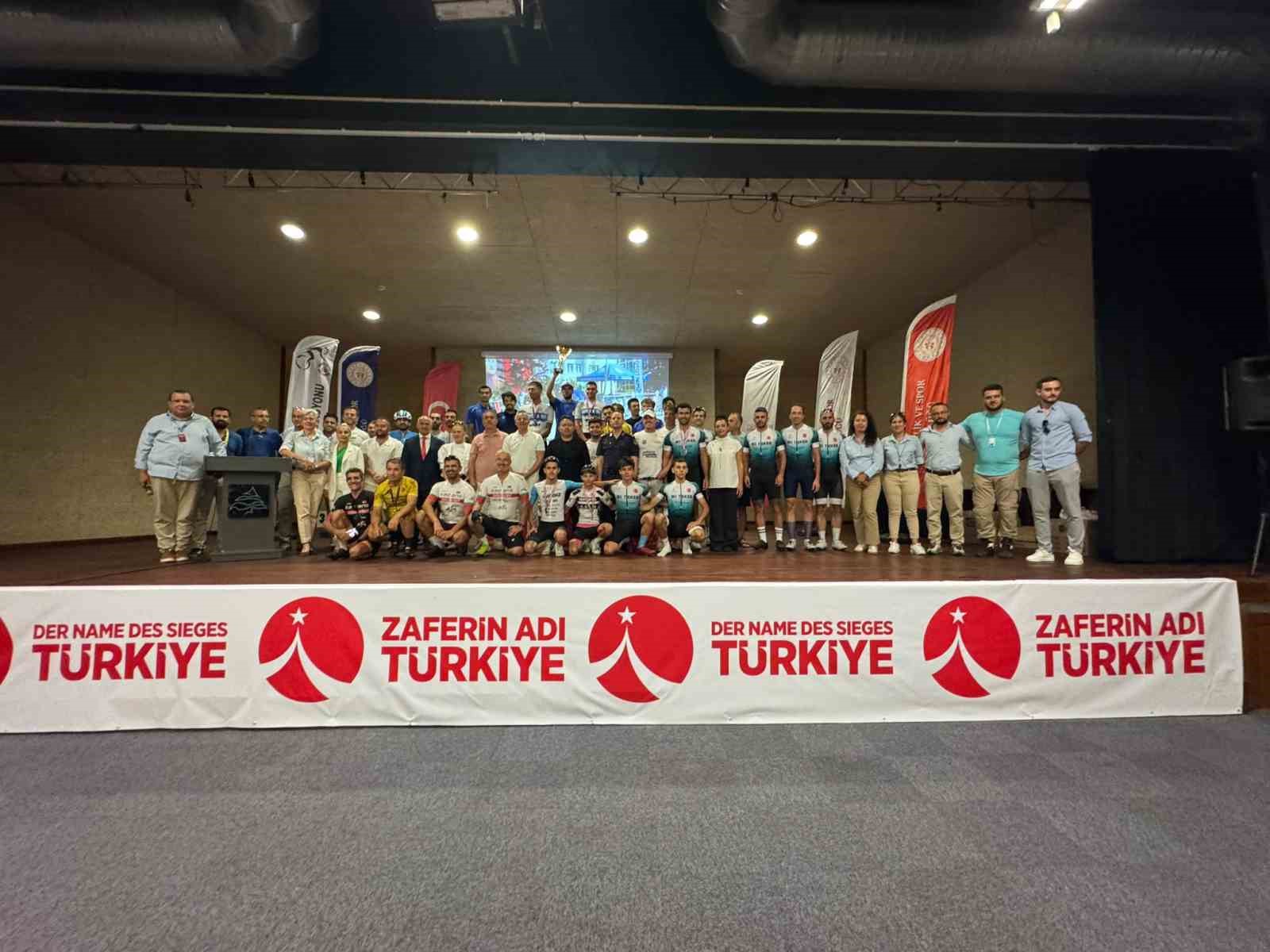 marmaris-te-15-temmuz-sehitleri-anma-programi-bisiklet-yarisi-kazananlari-odullerini-aldi