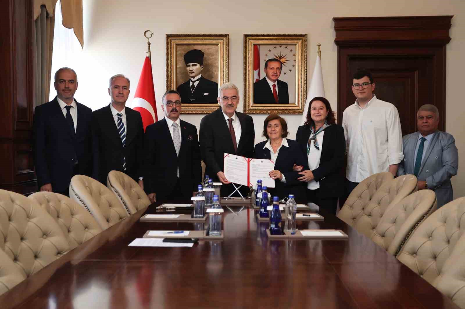 inegol-de-7-birimli-aile-sagligi-merkezi-icin-bagis-protokolu-imzalandi