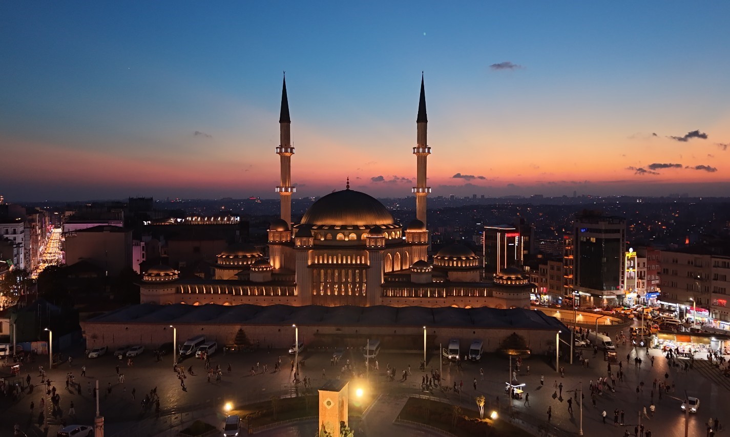 istanbul-da-mevlid-kandili-dualarla-idrak-edildi