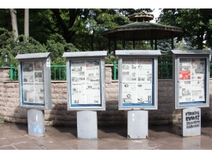 32 Yıldır Vatandaşlar Ayakta Gazete Okuyor