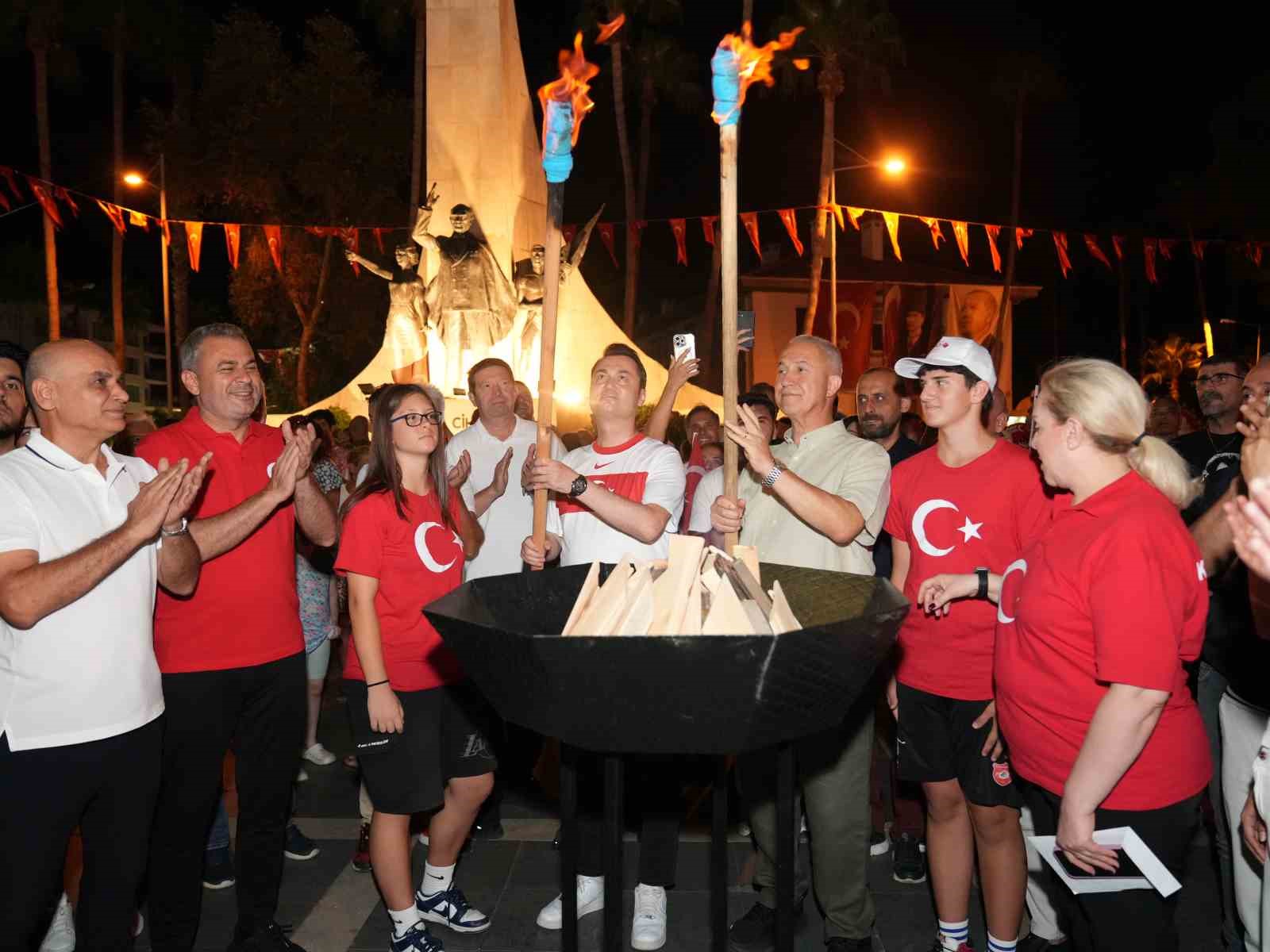 alanya-da-30-agustos-zafer-bayrami-coskusu
