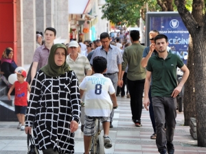 Kalp Profesöründen Sıcak Havalarda Giyinme Önerisi