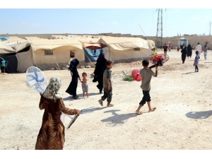 Esad’ın Bombalarından Kaçan Doğu Gutalı Ailelere Vantilatör Dağıtıldı