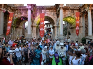 Başkan Uysal, Rusları Kaleiçi’ne Davet Edecek