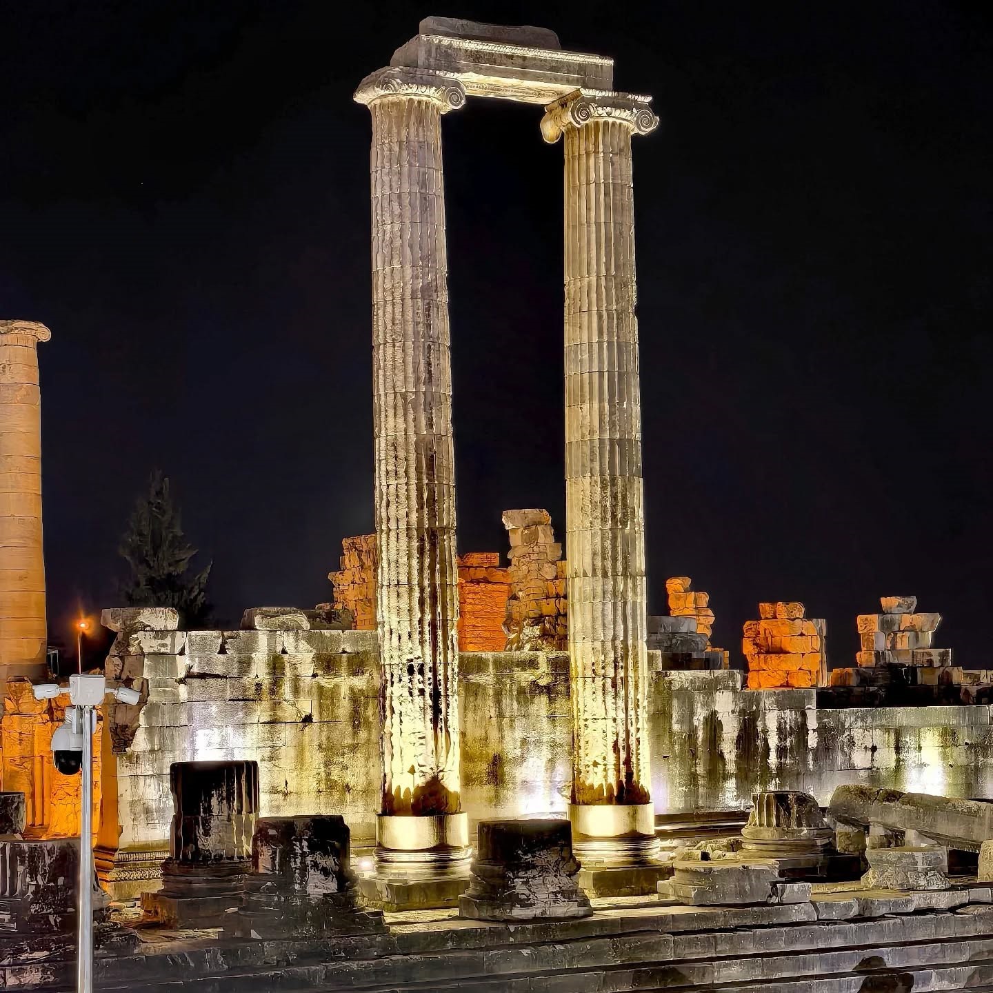 didim-apollon-tapinagi-gece-de-ziyaret-edilebilecek