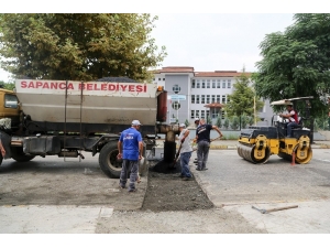 Sapanca’da Cadde Ve Sokaklarda Yama Çalışmaları Sürüyor