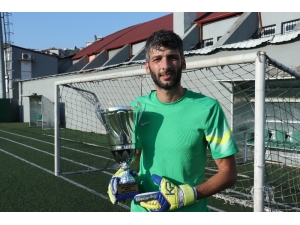 Amatör Takım Kalecisi Parasını Alamayınca Şampiyonluk Kupasına El Koydu