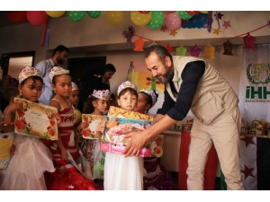 Suriyeli Yetimlerden Arakan’a Yardım