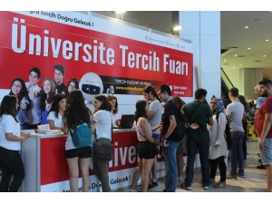 İzmir’de Üniversite Tercih Fuarı Heyecanı