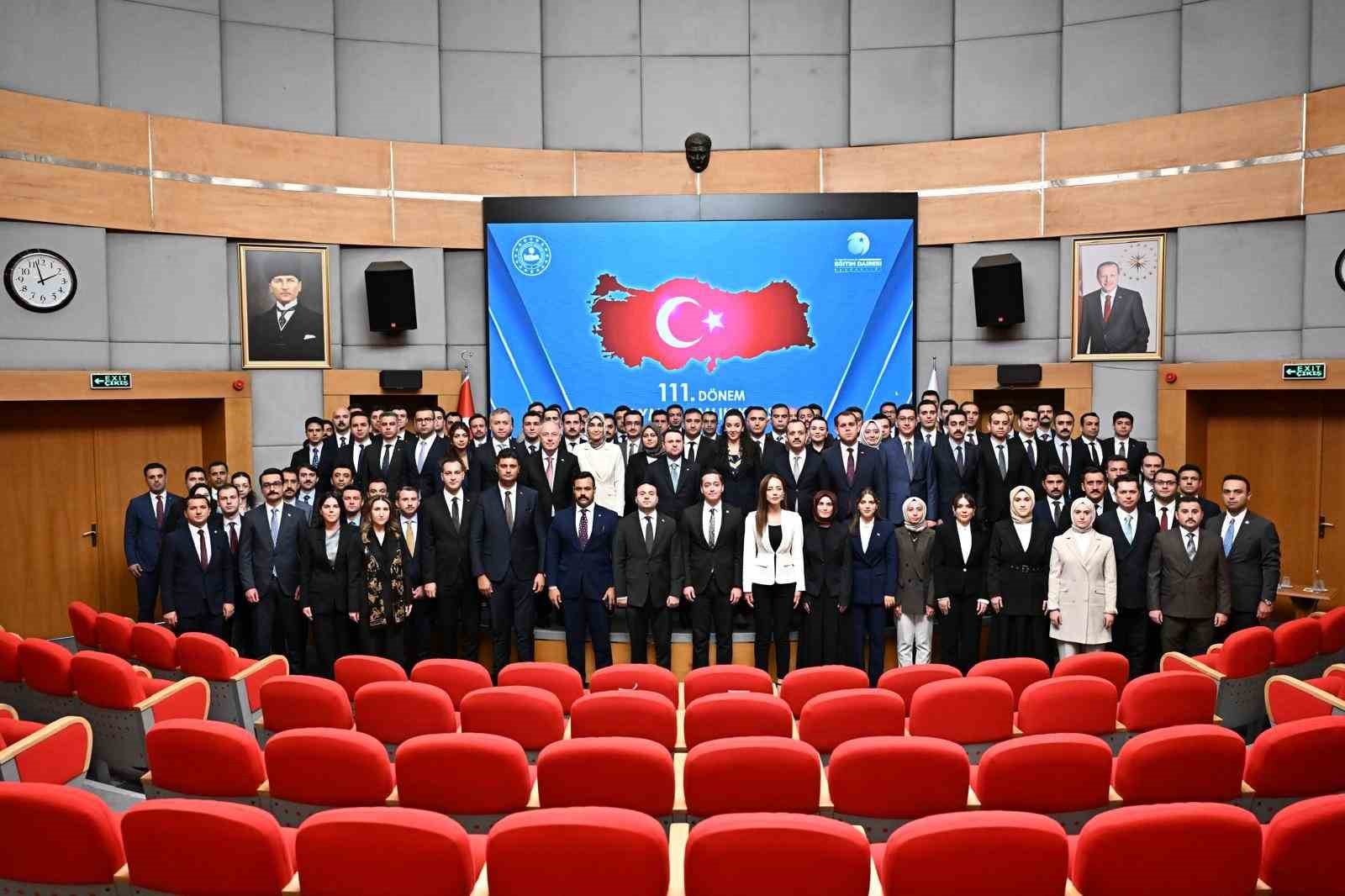 bakan-gurlek-hukuk-devleti-ilcedeki-kaymakamin-masasinda-yasar