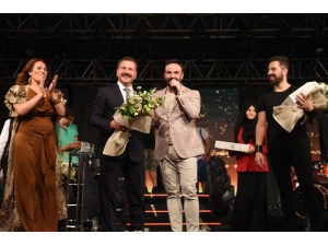 Karesi Parkta Muhteşem Konser