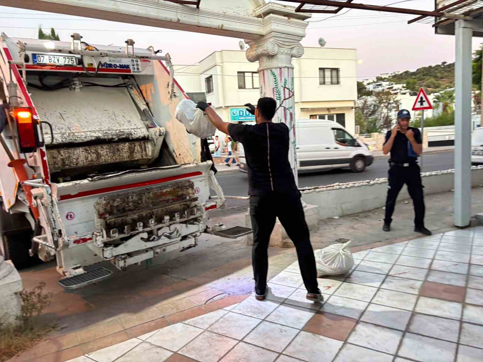 bodrum-da-kapali-kasap-deposundan-400-kilo-bozuk-et-cikti