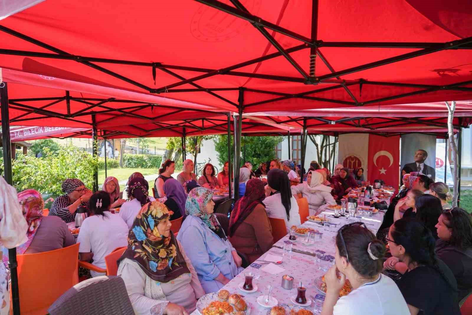 bilecik-te-kadinlar-kahvesi-nde-mahalle-bulusmasi