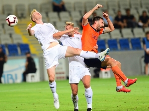 Uefa Avrupa Ligi: Medipol Başakşehir: 0 - Burnley: 0 (İlk Yarı)