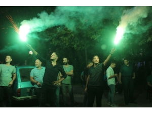 Davalık Taş Ocağı Kapatıldı, Vatandaşlar Kararı Meşalelerle Kutladı