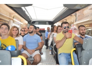 Kayyum Başkandan Turistlere Ücretsiz Özel Gezi Otobüsü Sürprizi