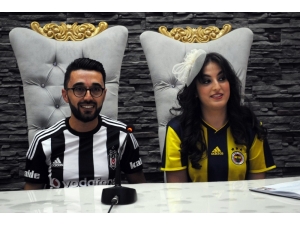 Nikah Masasına Tuttukları Takımların Formalarını Giyerek Oturdular