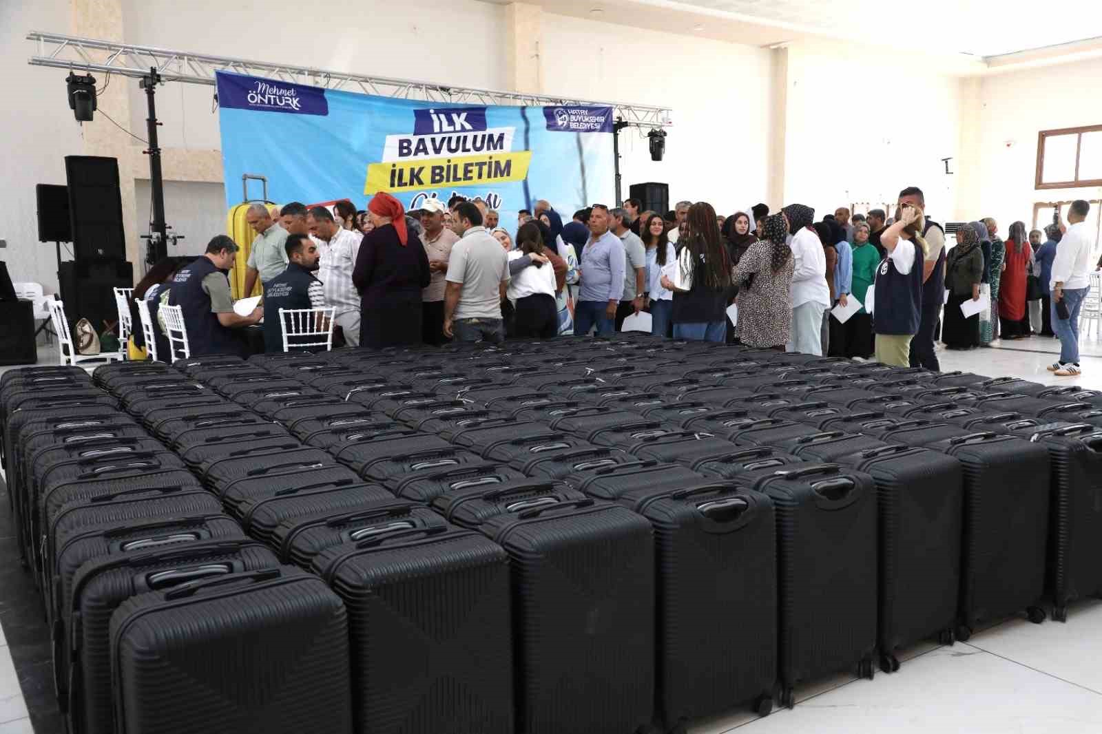 hbb-den-universite-ogrencilerine-bavul-ve-ulasim-destegi