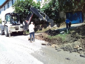 Bayırköy’de Patlayan Su Borusuna Anında Müdahale