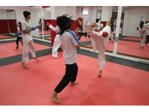 Diyarbakırlı Karatecilerden Büyük Başarı