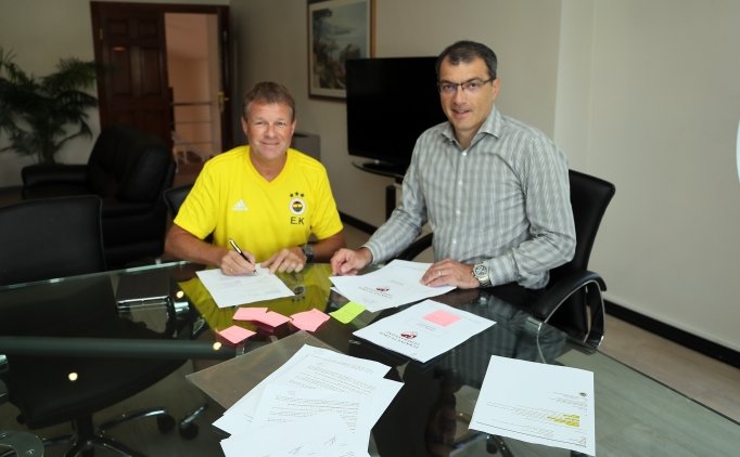 Fenerbahçe, Koeman Ile Sözleşme Imzaladı