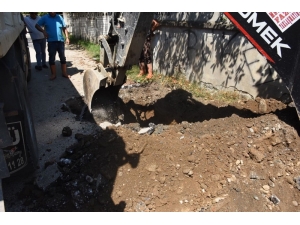 Körpeşler Mahallesinde Su Hatları Yenileniyor